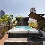 High Living Penthouse With Rooftop Pool