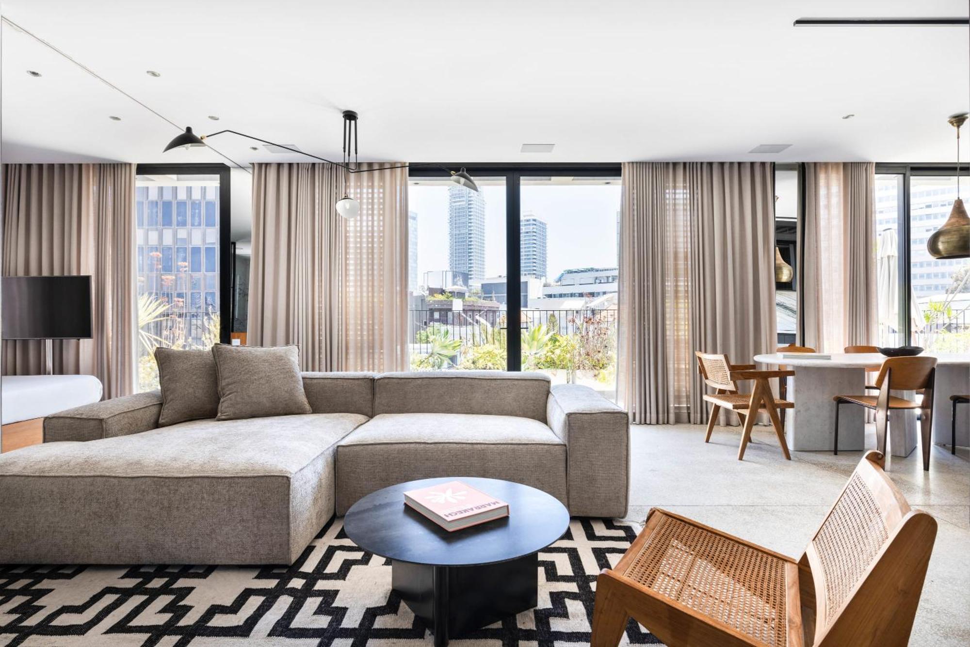 High Living Penthouse With Rooftop Pool * Tel Aviv
